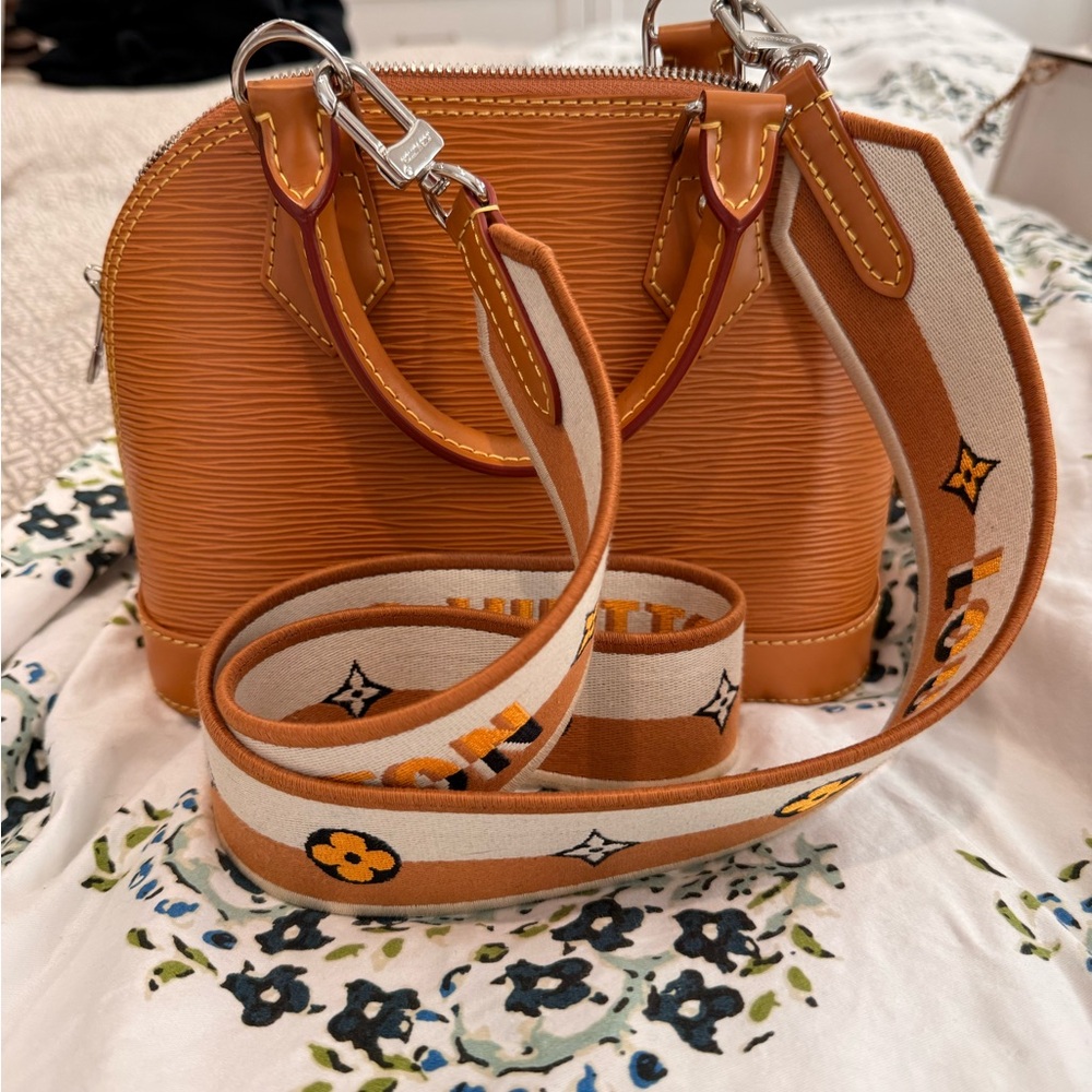 Louis Vuitton Alma BB Epi Leather - Picture 3 of 11